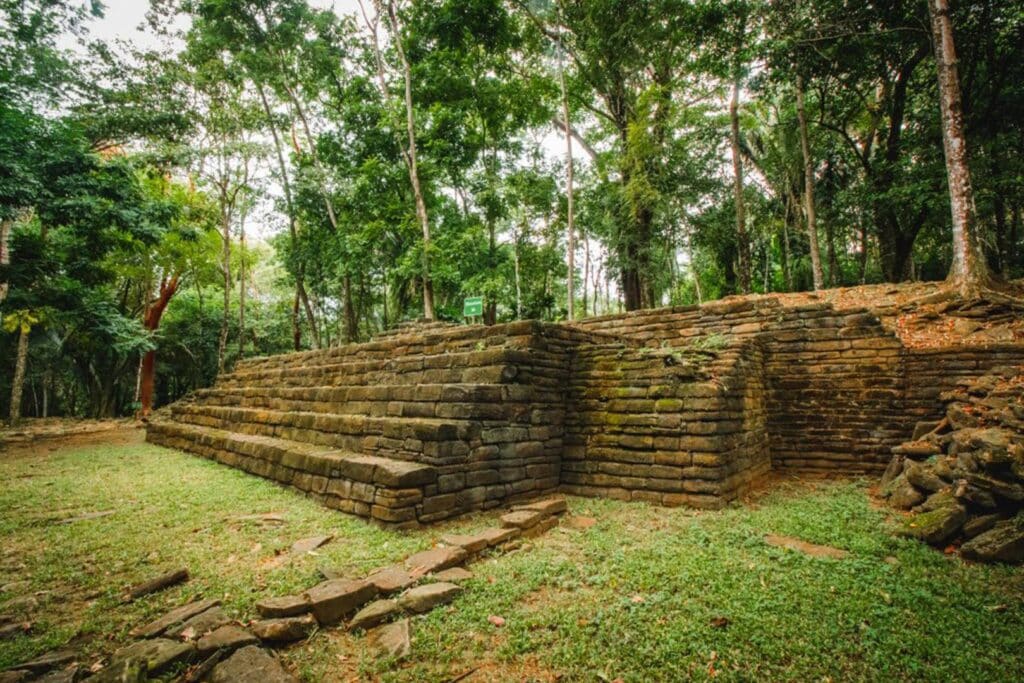 Nim Li Punit Archeological Site